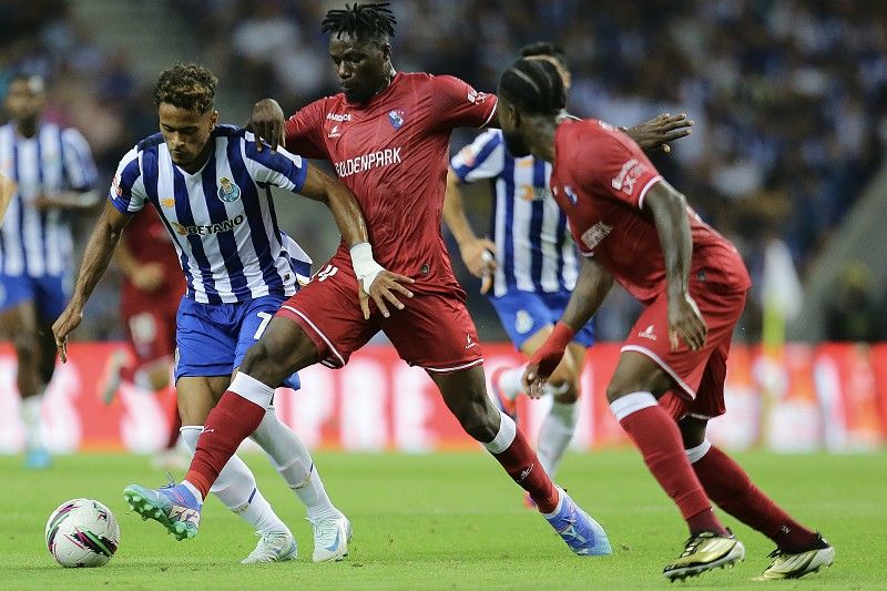 soi-keo-gil-vicente-vs-porto-ngay-18-8